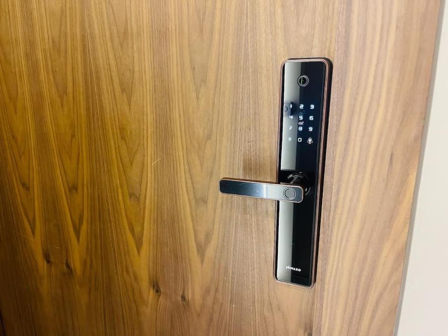 Brand New Two Bathroom Flat In *